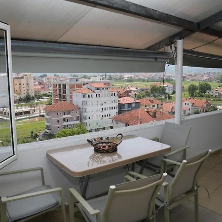 Floor Apartment, Views! * Πόγραδετς