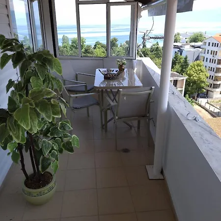Floor Apartment, Views! * Πόγραδετς